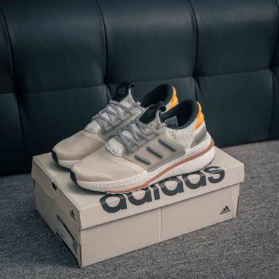 核心私 Adidas X_plrboost 款 爆米花跑鞋 全新跑鞋 爆米花针织鞋面休闲运动慢跑鞋。依旧采用了针织鞋面的设计，但是鞋面的设计语言却并不单调。半透