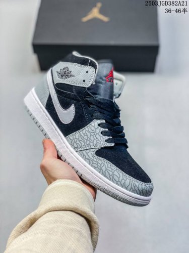 160 真标耐克女款运动板鞋 Nike Air Jordan 1 Retro High Og 乔丹一代Aj1 乔1 Aj1 篮球鞋复刻运动鞋。皮面高帮板鞋的设计