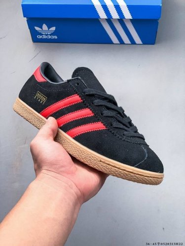 阿迪达斯Adidas Stadt经典麂皮薄底运动板鞋 T头鞋 皮革和绒面革经典运动鞋以典藏足球鞋为灵感这款Stadt经典运动鞋植根足球传统 以别致皮革鞋面和绒面