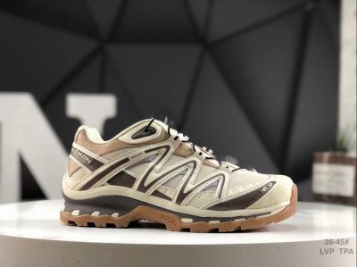 合集230 萨洛蒙 探索者系列户外越野跑鞋 Xt-Quest Adv Beige鞋面采用Sensifit贴合技术 全方位贴合包裹脚型 鞋跟部鞋底牵引设计 提供强
