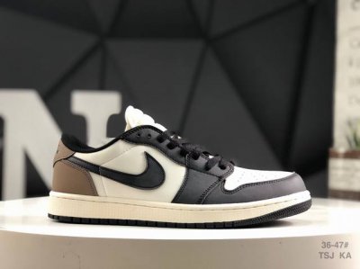120 Air Jordan 1 Low 低帮 白联名 Aj1 乔丹1代 Aj1 乔1 低邦 白联名 乔丹篮球鞋系列 整双鞋延续经典解构设计风格，采用一袭白色装