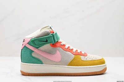真标耐克nike Air Force 1 Mid 07 空军一号高帮百搭休闲运动板鞋。柔软、弹性十足的缓震性能和出色的中底设计，横跨复古与现代的外型结合，造就出