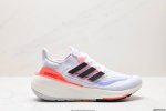 真标阿迪达斯adidas Ultraboost Light 耐磨缓震休闲运动跑鞋 采用网材搭配反光皮革鞋面 配上stretchweb网格外底 提供非凡穿着体验