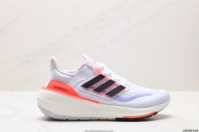 真标阿迪达斯adidas Ultraboost Light 耐磨缓震休闲运动跑鞋 采用网材搭配反光皮革鞋面 配上stretchweb网格外底 提供非凡穿着体验