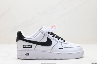 真标耐克nike Air Force 7 空军一号低帮百搭休闲运动板鞋。柔软、弹性十足的缓震性能和出色的中底设计，横跨复古与现代的外型结合，造就出风靡全球三十多