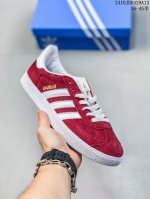 Adidas 阿迪达斯 男女鞋，升级原楦纸版开发，采用翻毛皮组合环保纤维革鞋面材质，内环保海玻璃鞋垫，外置rb橡胶大底将复古进行到底，阿迪达斯adidas Ga