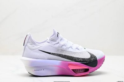 公司级新品发布 Nike Air Zoom Alphafly Next%3 proto整体采用前作的设计语言 并且对后者的细节进行升级 马拉松和长距离路跑的性能