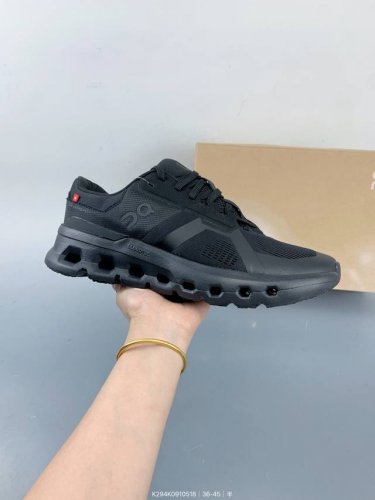 on Cloudrunner 2 昂跑 户外街头机能风新兴品牌轻便中帮跑步鞋 首发实拍鞋款以网球为灵感的运动休闲鞋 大胆的复古外观与革新科技融合 助力运动生活的