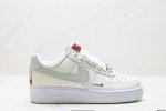 210 真标耐克Nike Air Force 1’07 Lx空军一号低帮百搭休闲运动板鞋。柔软、弹性十足的缓震性能和出色的中底设计，横跨复古与现代的外型结合，造