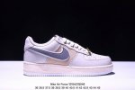 耐克nike Air Force 7空军一号低帮百搭休闲运动板鞋。柔软、弹性十足的缓震性能和出色的中底设计，横跨复古与现代的外型结合，造就出风靡全球三十多年的f