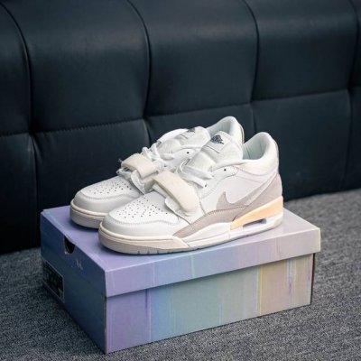 核心私 Nike Air Jordan Legacy 312 Low 乔丹 Aj 312 最强三合一混合版 有着交错结合的设计，它的名字就展现出它所包含的鞋款元