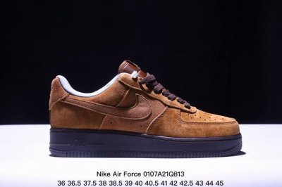 真标耐克nike Air Force 7Lvb空军一号低帮百搭休闲运动板鞋。柔软、弹性十足的缓震性能和出色的中底设计，横跨复古与现代的外型结合，造就出风靡全球三