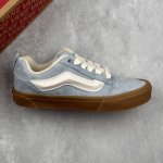 本地180 核心私 万斯 Vans Knu-Skool 面包鞋 坎普尔·茱利安系列低帮复古硫化休闲运动板鞋“肥胖版大Logo” 要说整个年最为热门的鞋型之一，「