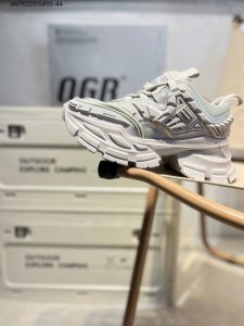 Ogr 限定国潮2024限定款 采用橡胶3D机甲壳设计 厚底增高时尚低帮情侣鞋 增持时尚理性风格彰显特立独行 柔糯羊皮垫脚 回弹轻灵舒爽透气 5Cm老爹厚底 视