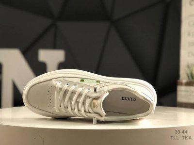250 【Gucci】古驰今年最新款男鞋 香港-专柜同步 全品相 顶级进口材料 极为亲肤舒适 摸上去非常的细腻 版型上很正 进口牛皮+真皮内里+几何构图案 奢华