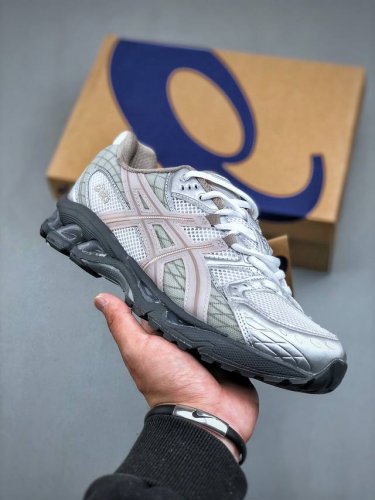 Asics Gel-Nimbus 10.1 亚瑟士复古透气休闲鞋缓震男子耐磨跑步鞋 1203A723-100 #鞋面采用无缝线鞋面，贴合脚型，穿着舒适；中底36