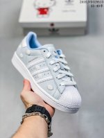 Adidas 阿迪达斯 女鞋真标半码制，原楦原纸版开发，采用粒面牛剖革鞋面材质，改良全包围鞋垫，正确版鞋底模具及扇贝头盖片就是女生的梦中情鞋 库洛米联名！携手日
