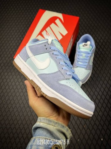 c Nike Dunk Low ”Gum Pack“ 生胶蓝 椰奶色 低帮休闲板鞋 #配色采用皮革基底搭配绒面革覆盖层，营造出层次分明的质感。橡胶外底，搭配预老