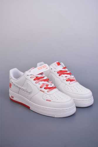 Nike Air Force 1 Low Un联名 原楦头原纸板 打造纯正空军版型 专注外贸渠道 全掌内置蜂窝气垫 原盒配件 原厂中底钢印、拉帮完美 官方货号：