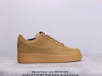 公司级nike Air Force 1 Low 空军一号 带芯片 Af1 低帮百搭休闲运动板鞋。柔软、弹性十足的缓震性能和出色的中底设计，横跨复古与现代的外型结