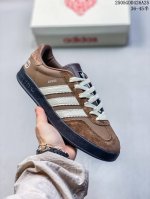 海外爆款限量发 高端定制 Ad Gazelle Indoor Trainers 古驰联名---棕黑白 原厂定制长毛翻毛皮组合环保纤维革鞋面材质 内置环保海玻璃鞋