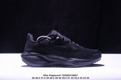 Nike 飞马新鞋 触感柔软，质感升级！随着“耐克 蓝图 系列”在巴黎的盛大发布，全新一代 登月41代 Nike Pegasus 41也正式登场啦！Nike P