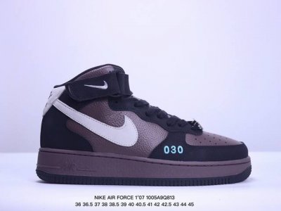真标耐克nike Air Force 1 Mid 07 空军一号高帮百搭休闲运动板鞋。柔软、弹性十足的缓震性能和出色的中底设计，横跨复古与现代的外型结合，造就出
