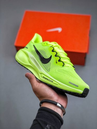 Nk Air Zoom Pegasus 41 登月超轻网面跑步鞋 脚跟区域营造出色舒适度，而在鞋底部分，搭载全掌型zoom Air配置耐克网面透气跑鞋 货号：F