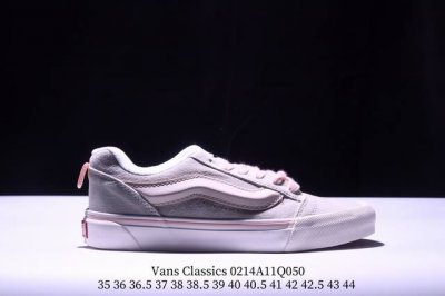 Vans Classics Knu Skool 苏格兰格纹拼接 厚鞋舌面包鞋 Vans联名超火的土豆鞋，复古经典，鞋头放大、包边上移加厚、鞋舌加厚。Vans C