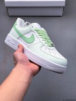 原楦数据纸版，采用硬质优质皮革鞋面材质，内置全掌Air Sole气垫。耐克 Nike Air Force 1 Low 空军一号低帮百搭休闲运动板鞋 041048