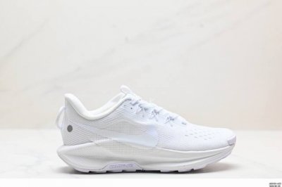 公司级nike Reactx Pegasus Trail 5 Next Nature 越野跑步鞋 登月兼顾迅疾外观和稳固脚感 后跟覆面和中足动态支撑巧妙融合 缔
