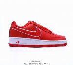 公司级耐克nike Air Force 1 Low 空军一号低帮百搭休闲运动板鞋。柔软、弹性十足的缓震性能和出色的中底设计，横跨复古与现代的外型结合，造就出风靡