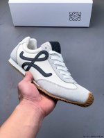 loewe罗意威 Ballet Runner 2.0小牛皮 圆头系带 低帮 生活休闲鞋 罗意威全新版大头运动鞋Ballet Runner2.0，以其独特的设计和