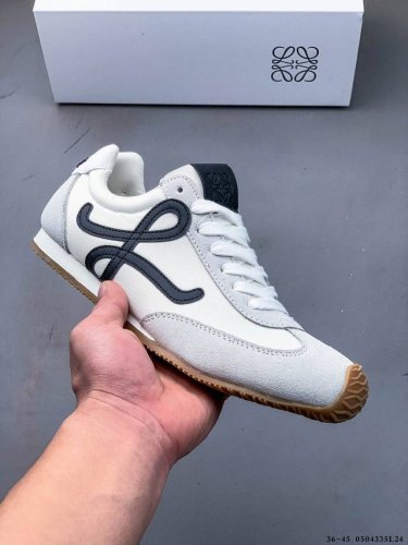 loewe罗意威 Ballet Runner 2.0小牛皮 圆头系带 低帮 生活休闲鞋 罗意威全新版大头运动鞋Ballet Runner2.0，以其独特的设计和