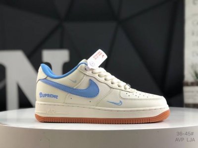 公司级带半码 耐克 Nike Air Force 7 空军一号低帮百搭休闲运动板鞋。柔软、弹性十足的缓震性能和出色的中底设计，横跨复古与现代的外型结合，造就出风