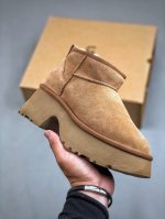 全网最齐 ugg 90个配色 市面顶级版本 UGG 短款鱼人坡跟 5cm厚底 羊皮毛一体雪地靴女款 广州外贸大厂生产 鞋头到鞋垫真羊皮毛一体 独立外盒包装 芯片
