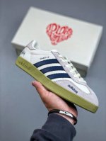 F版 海外爆款限量发 高端定制 Adidas Gazelle Indoor Trainers 斯图西联名---奶白蓝橄榄绿底 原厂定制长毛翻毛皮组合环保纤维革鞋