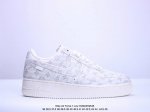 真标耐克Nike Air Force 1 Low 空军一号 低帮百搭休闲运动板鞋。柔软、弹性十足的缓震性能和出色的中底设计，横跨复古与现代的外型结合，造就出风靡