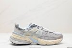 公司级耐克nike V2K Run跑步鞋复古风潮 网面透气运动鞋 灰银紧致的鞋面材质提供良好的包裹性鞋侧 Swoosh以及鞋头部分搭配增添不少亮点的镀铬细节鞋垫