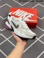 Nike V2K Run 复古单品 全新批次 纯原级别 复古老爹鞋跑步鞋 鞋款被命名为 Runtekk 设计上借鉴了 2000 年的跑鞋风格 配色上以金属银为主