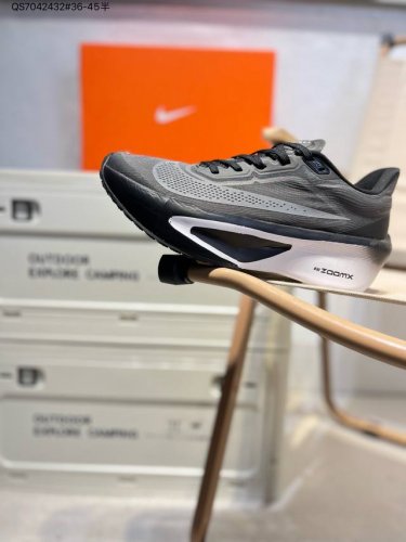 Nike Zoomx Invincible Run Flyknit 6 轻量跑鞋 飞织低帮休闲运动慢跑鞋 厚底增高 老爹鞋 此鞋专为短跑运动员而生 是为 5 至
