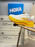 Hoka One One Bondi 9 低帮专业越野跑步鞋 实拍首发 粗矿型的鞋身上脚特别修饰腿型 经典的胖鱼头鞋型 超高颜值 厚重皮质与热压鞋身质感让提升双