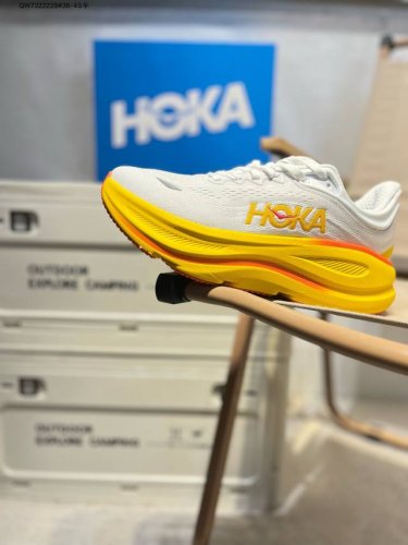 Hoka One One Bondi 9 低帮专业越野跑步鞋 实拍首发 粗矿型的鞋身上脚特别修饰腿型 经典的胖鱼头鞋型 超高颜值 厚重皮质与热压鞋身质感让提升双