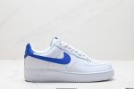 真标耐克nike Air Force 1“07空军一号低帮百搭休闲运动板鞋。柔软、弹性十足的缓震性能和出色的中底设计，横跨复古与现代的外型结合，造就出风靡全球三