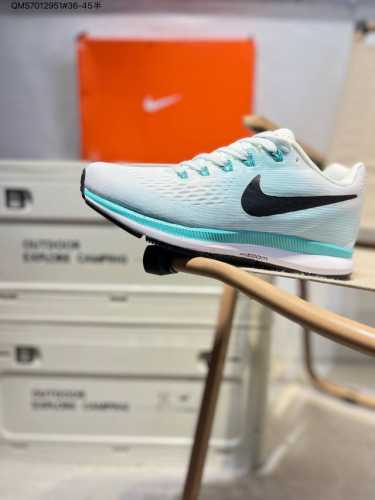 Nk Air Zoom Pegasus 34 登月跑鞋 登月34代超轻网面跑步鞋 脚跟区域营造出色舒适度，而在鞋底部分，搭载全掌型Zoom Air配置耐克网面透
