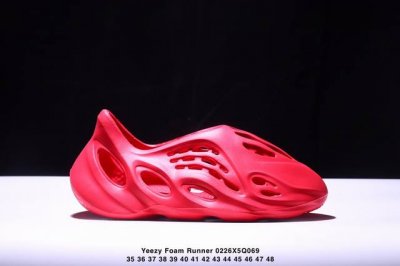 阿迪Yeezy Foam Runner ”Mineral Blue “ 椰子洞洞鞋 一体注塑成型 模具前后修改8 9次 精密度要求高 密度克重同步 不存在偷工减
