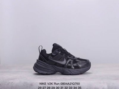 童鞋 Nike 耐克 V2K Run 减震防滑 复古低帮运动跑步鞋 超火儿童复古跑鞋，采用太空革组合呼吸网眼布鞋面材质，搭载正确4层组合底模，嵌入tpu加固稳定