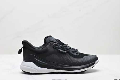 公司级Lululemon Blissfeel Run 白色露露乐檬 提升贴合和触感。立体针织弹力鞋面轻量透气，中底采用Lululemon特别研发的加厚泡棉材料，