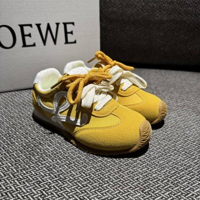 loewe罗意威 双色联名款 隐形魔术贴 Size：27-37码 经典系列 优质尼龙拼接，质感满满 低帮款式 透气又舒适 魔术贴设计，穿脱超方便