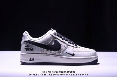 耐克Nike Air Force 1 Low 空军一号低帮百搭休闲运动板鞋。柔软、弹性十足的缓震性能和出色的中底设计，横跨复古与现代的外型结合，造就出风靡全球三